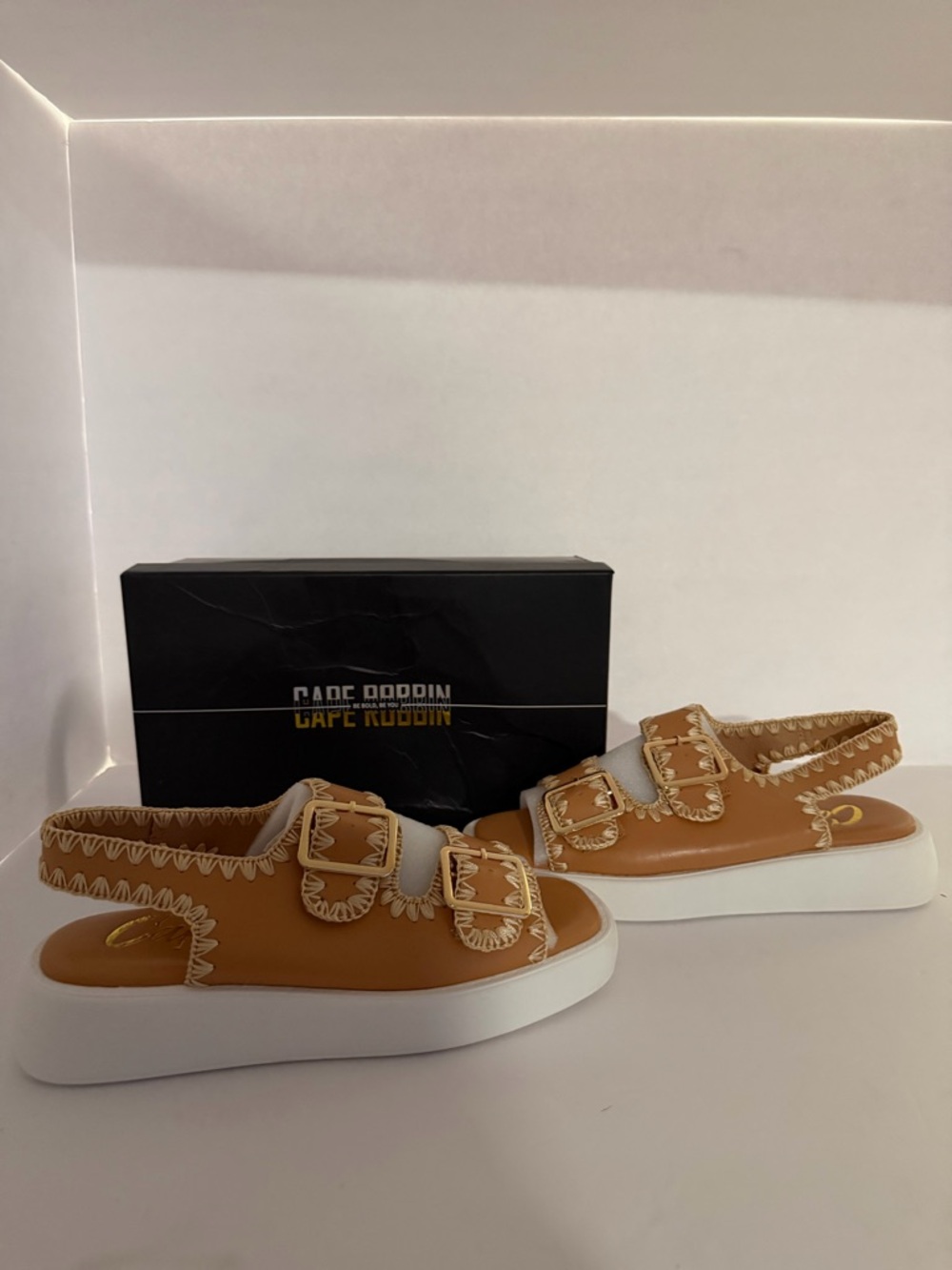 Cape Robbin Ofelia Platform Sandal Tan Buckle Strap Size 9 NIB